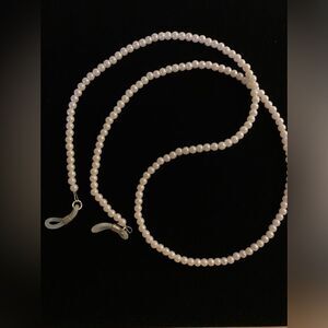 Luxurious Pearl Eye Glasses Chain